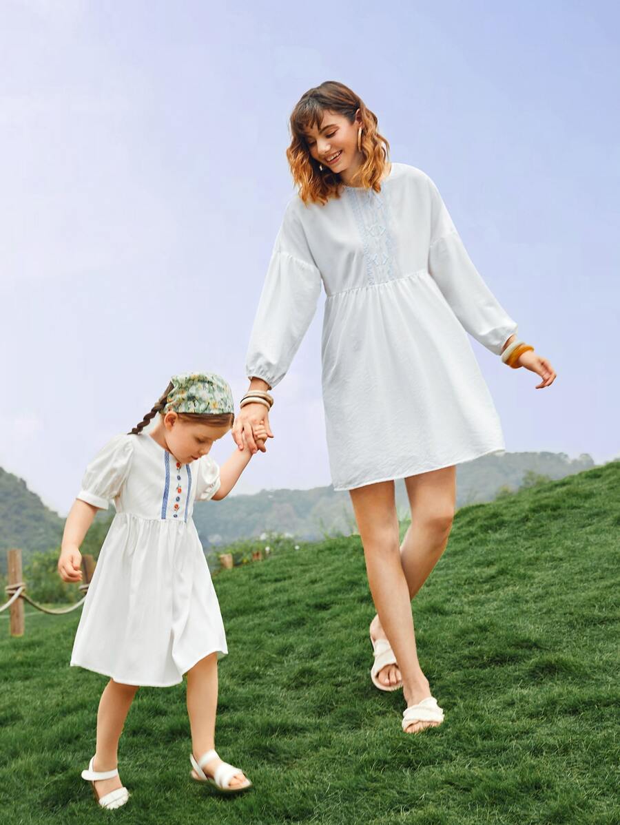 SHEIN Unity 1入組幾何刺繡燈籠袖娃娃裙 - 白色 - 查看 1