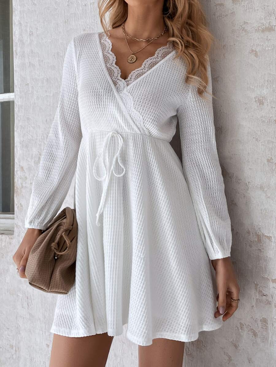 蕾絲邊交叉領燈籠袖前繫帶華夫格針織連衣裙 - 白色 - 查看 1