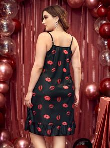 Vestido de pijama de satén con estampado de labios y dobladillo con volantes para tallas grandes - Negro - Ver 2