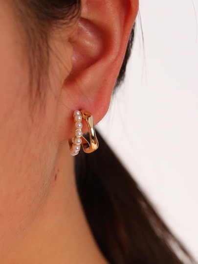 1pair Simple & Unique C-Shaped Hoop Earrings With Flower Wreath Design And Faux Pearl Detail For Casual Vacation Look Valentines