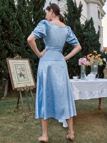 Modelyn 花卉提花泡泡袖束带缎面上衣和裙子两件套