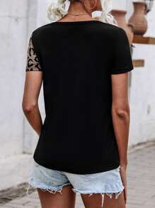 SHEIN LUNE Camiseta de dos tonos de leopardo con diseño de ojal de cuello de muesca - Multicolor - Ver 2