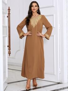 Al Najma 佩斯利和植物刺繡土耳其長袍 - 棕色 - 查看 6