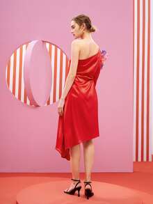 TWINKLE PATEL 單肩羊腿袖不對稱下擺緞面連衣裙 - 紅色 - 查看 2