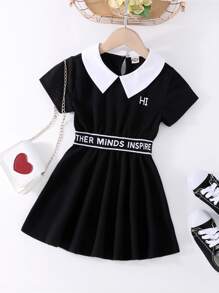 SHEIN 小女童標語圖案織帶腰彼得潘領洋裝 - 黑色 - 查看 1