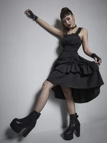 Vestido de tirantes gótico con fruncido ribete con fruncido fruncido