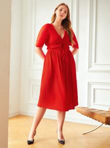 MOTF PREMIUM 大碼百褶深V領連衣裙 - 紅色 - 查看 1