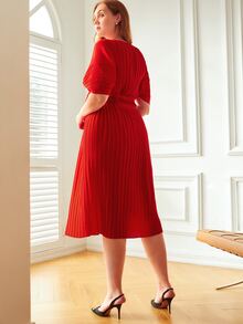 MOTF PREMIUM 大碼百褶深V領連衣裙 - 紅色 - 查看 2