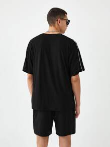 Manfinity RebelGame 1pc Men's Loose Fit Contrast Piping Drop Shoulder T-Shirt & 1pc Shorts - Black - View 2