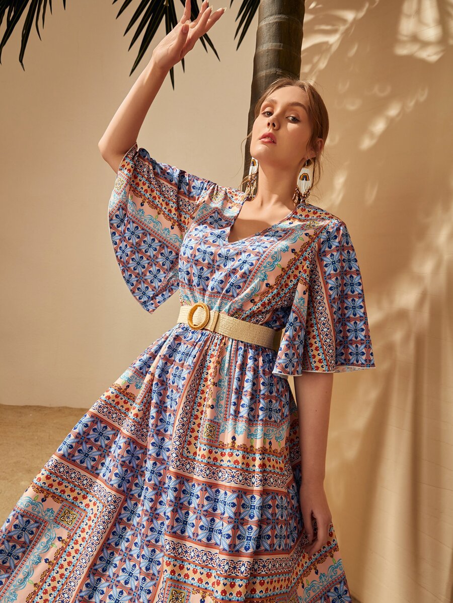 Mulvari 大碼V領蝴蝶袖圍巾圖案連衣裙不附腰帶 - 彩色 - 查看 1