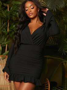 SHEIN SXY Vestido de cuello cruzado bajo con fruncido fruncido - Negro - Ver 1