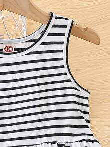 SHEIN 小女童1入組條紋印花連衣裙帶1入組印花連衣裙 - 彩色 - 查看 4