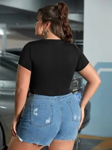 SHEIN Coolane 大碼翅膀和字母圖案鏤空短款T恤 - 黑色 - 查看 2