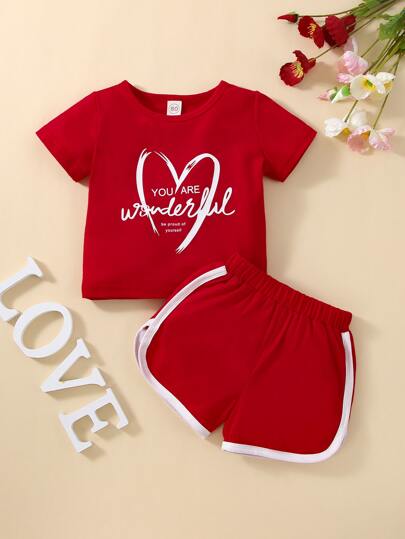 嬰兒愛心和標語圖案T恤和標語圖案短褲