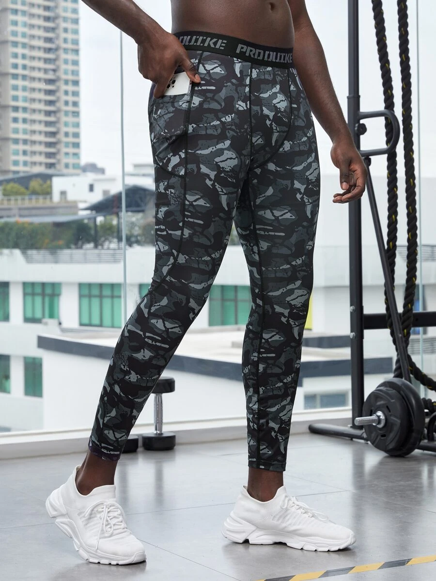Mallas deportivas de estilo novio de hombre con estampado de camuflaje, cinta con contraste de letra y bolsillo para teléfono - Multicolor - Ver 1