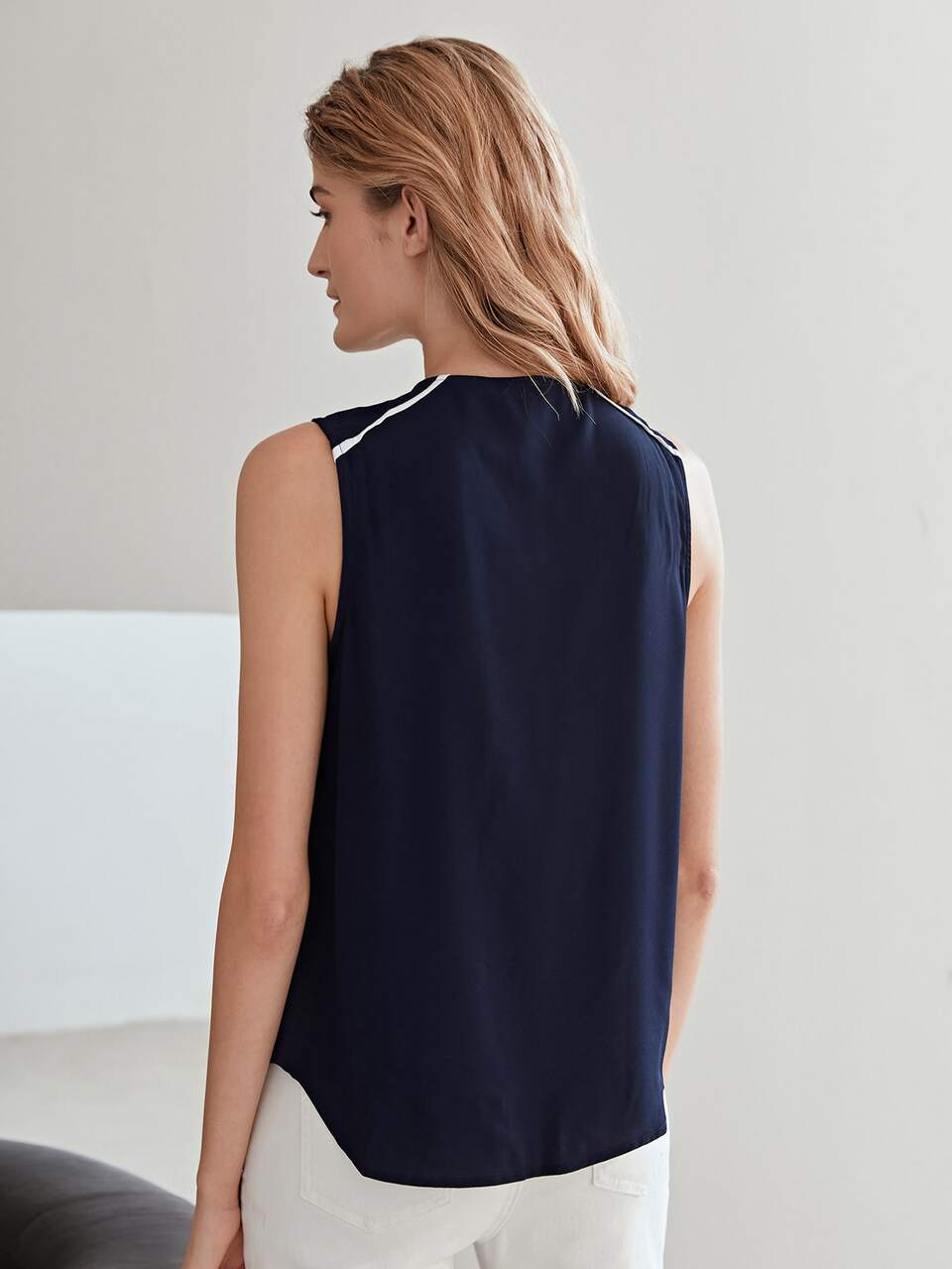 MOTF STRAIGHT SLEEVELESS TOP