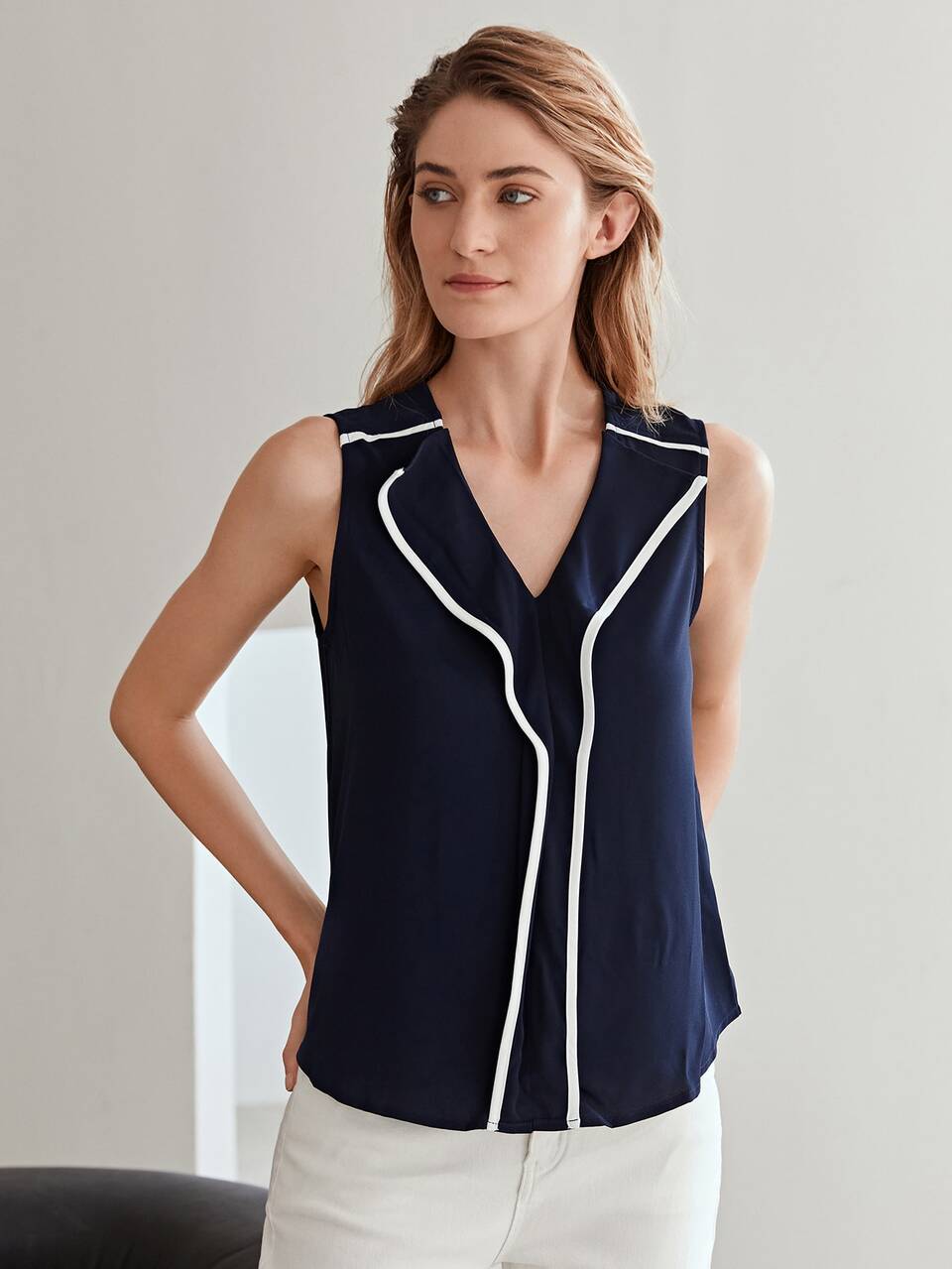MOTF STRAIGHT SLEEVELESS TOP