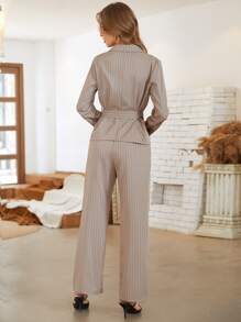 Modelyn In sọc Đôi ngực Thắt lưng Áo vest Với Quần được thiết kế riêng Trang phục làm việc - Màu be - Xem 2