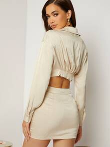 SHEIN 前扭結短款上衣和褶邊打結包臀半身裙套裝 - 杏色 - 查看 2