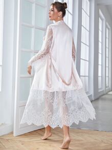 con encaje en contraste Vestido de satén de tirantes & Bata con cinturón Conjunto de pijama - Rosa Pálido - Ver 2