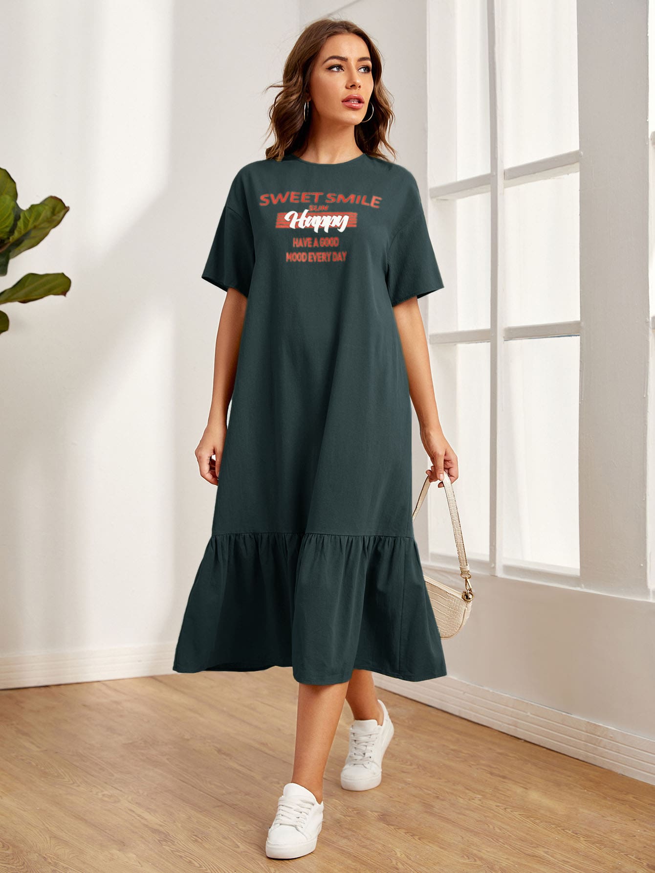 Mulvari 落肩標語圖案娃娃洋裝 - 墨綠色 - 查看 1