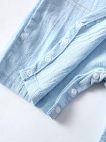 Baby Jumpsuit mit Knopf vorne, Absteppen