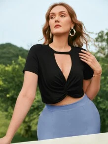 SHEIN Frenchy 大碼素色扭結細節短款T恤 - 黑色 - 查看 1