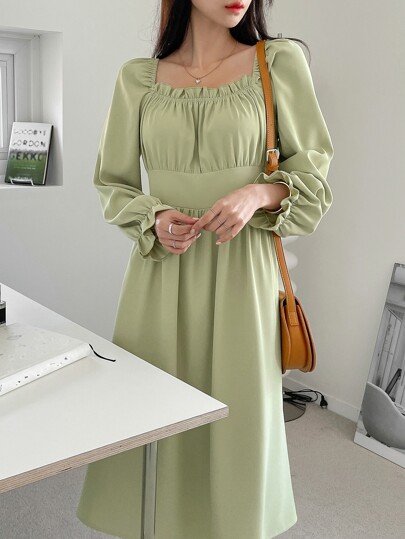 DAZY フリルトリム シャーリングバスト シール タイバック ドレス