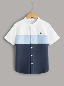 SHEIN Niños Camisa de color combinado con diseño bordado - Azul y blanco - Ver 1