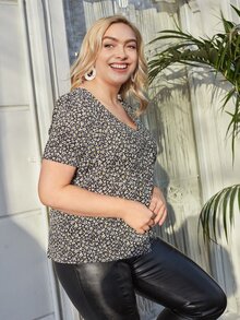 SHEIN 大碼小碎花V領上衣 - 彩色 - 查看 4