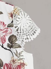 SHEIN Clasi Plus Floral Print Guipure Lace Sleeve Top - Multicolor - View 3