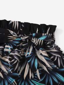 SHEIN 女孩露肩褶邊熱帶圖案上衣和紙袋型短褲套裝 - 彩色 - 查看 3