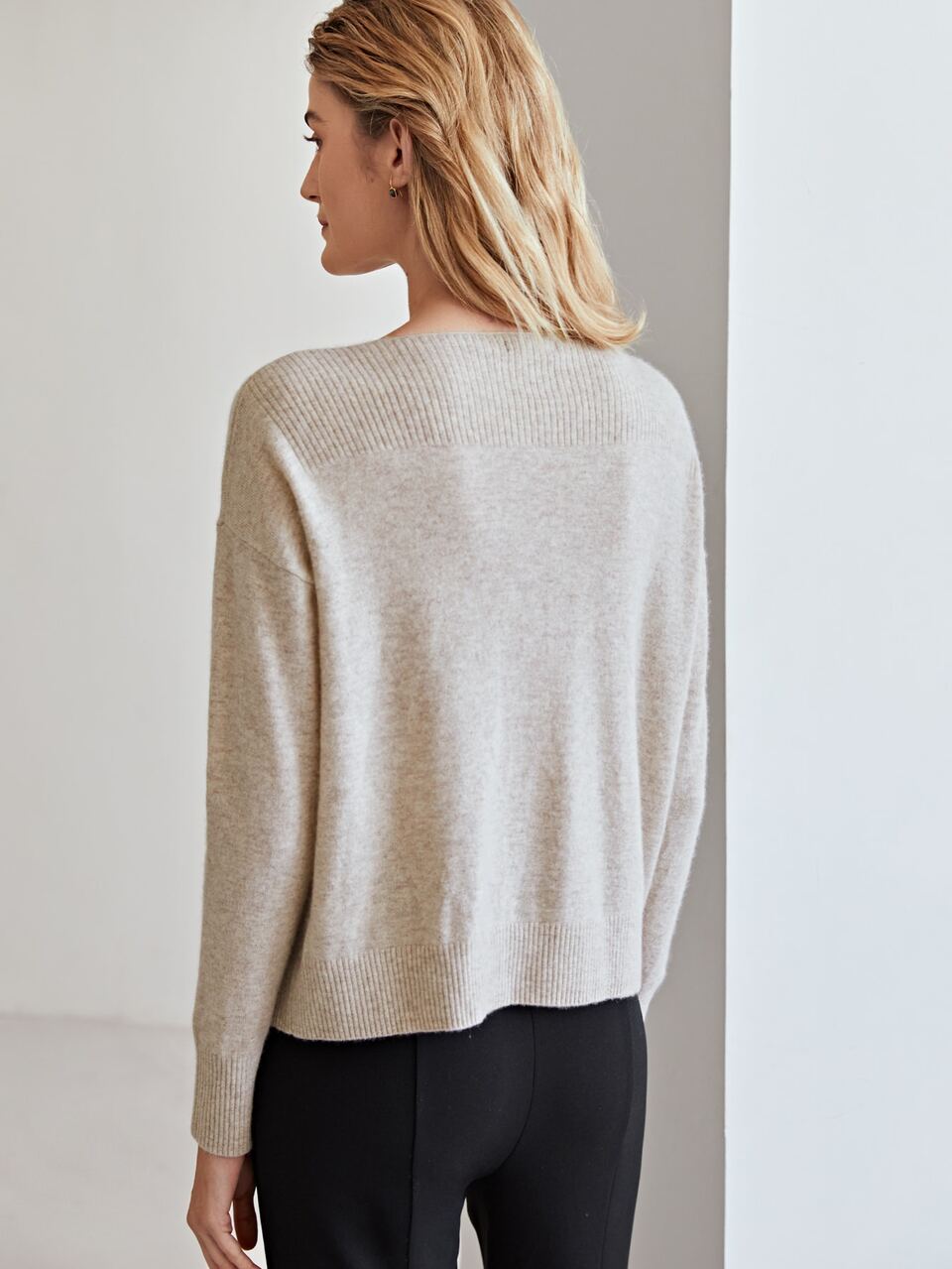 CASHMERE FINE KNIT BOAT NECK SWEATER