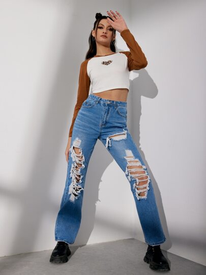 Jeans de pierna recta con lavado ligero con abertura roto