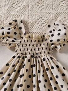 SHEIN 小女童波卡圓點泡泡袖胸部褶皺荷葉邊洋裝 - 米色 - 查看 4