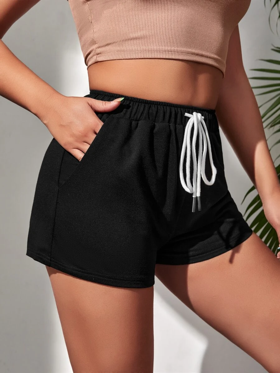 SHEIN PETITE 斜口袋抽繩短褲 - 黑色 - 查看 1