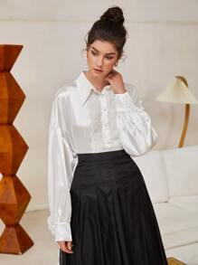 Modelyn 落肩袖蕾絲細節緞面襯衫 - 白色 - 查看 1