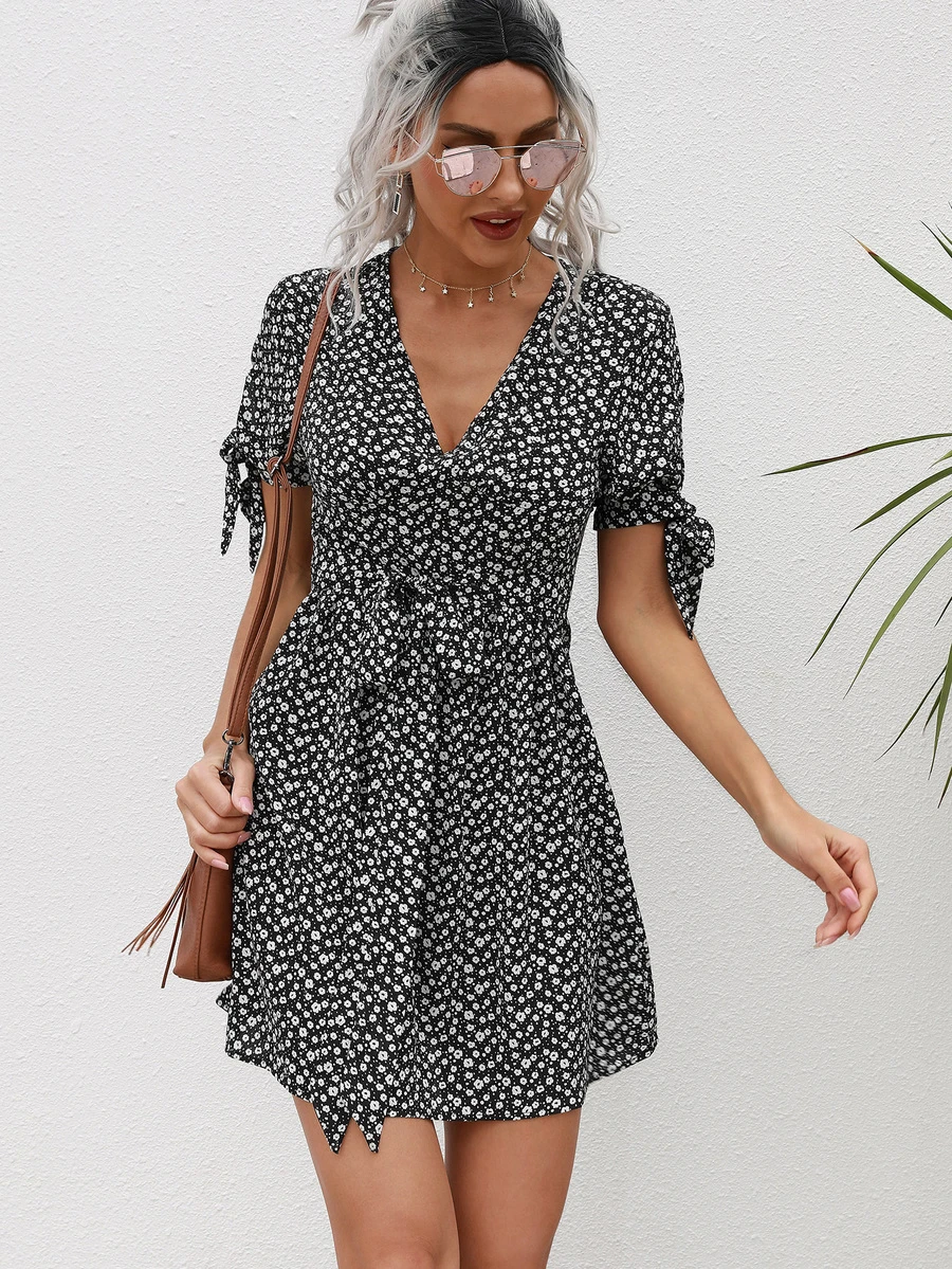小碎花打結袖口繫腰帶連衣裙 - 黑與白 - 查看 1