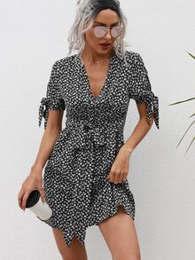 小碎花打結袖口繫腰帶連衣裙 - 黑與白 - 查看 4