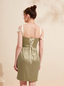 Rococo Vestido con cinturón con cordón fruncido con diseño de mariposa - verde menta - Ver 2