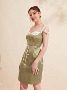 Rococo Vestido con cinturón con cordón fruncido con diseño de mariposa - verde menta - Ver 3