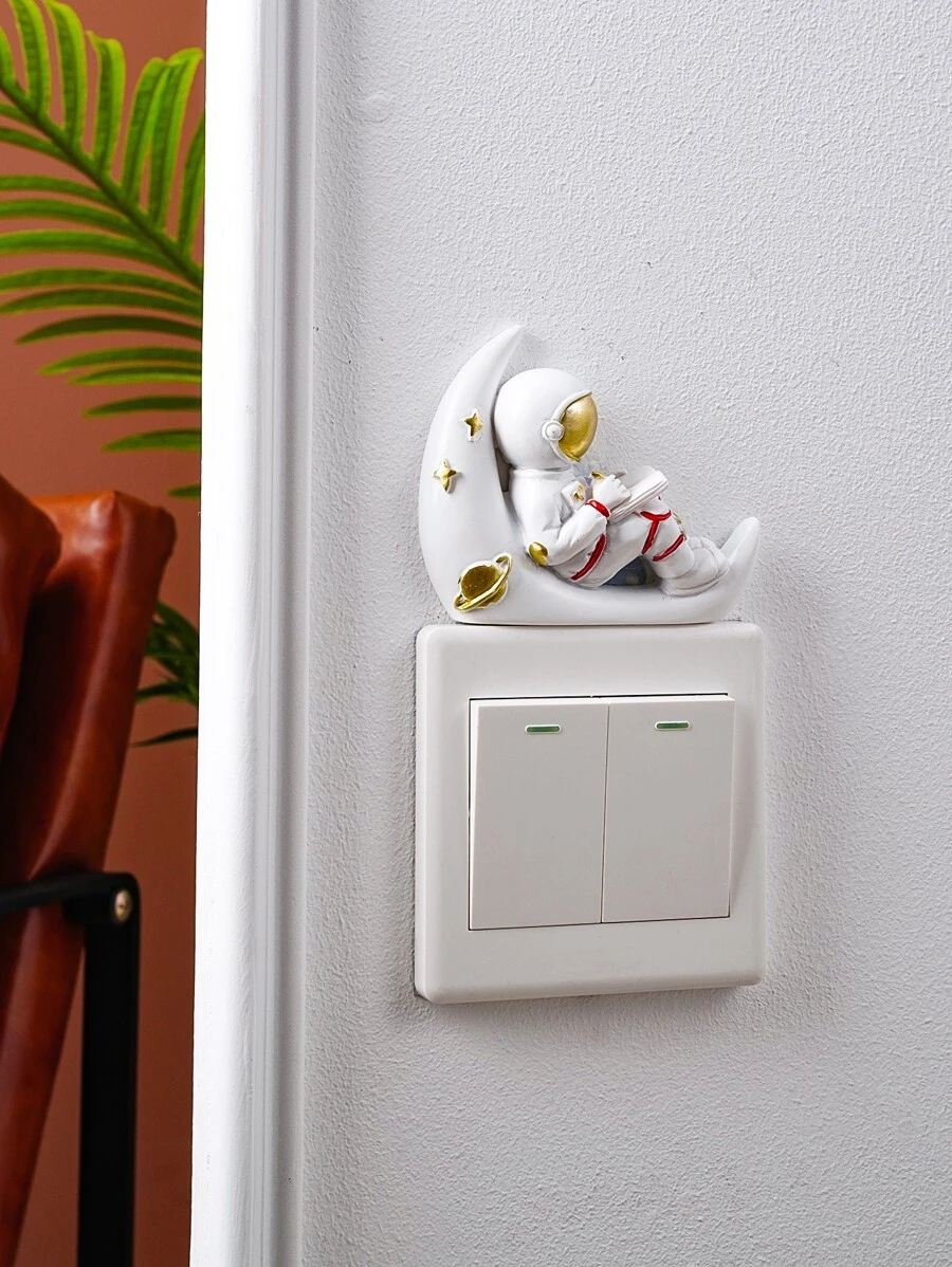 Hình dán tường cửa sổ công tắc có hình phi hành gia - Nhiều màu - Xem 1