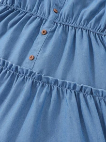 女孩鈕扣木耳褶皺邊牛仔吊帶連衣裙 - 藍色 - 查看 3