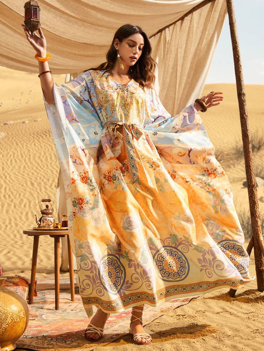 Al Najma 印花繫帶V領蝙蝠袖繫腰帶洋裝 - 彩色 - 查看 1