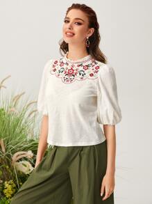 Seusyu Mock Neck Floral Embroidery Tee - White - View 5