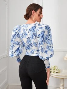 Modelyn 花卉圖案泡泡袖圍裹細節前打結襯衫 - 藍白色 - 查看 2