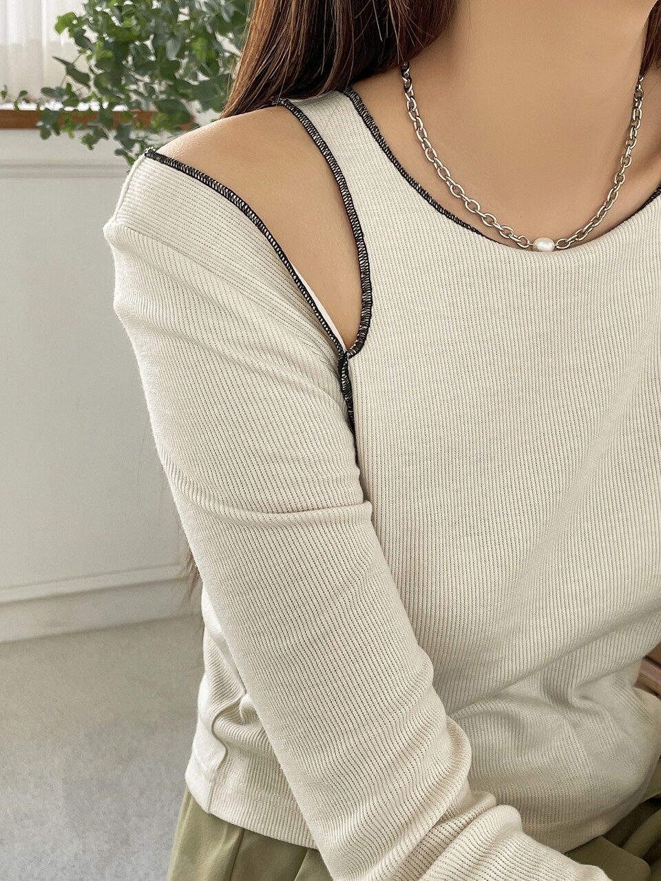Cut Out Rib Knit Topstitching Crop Tee