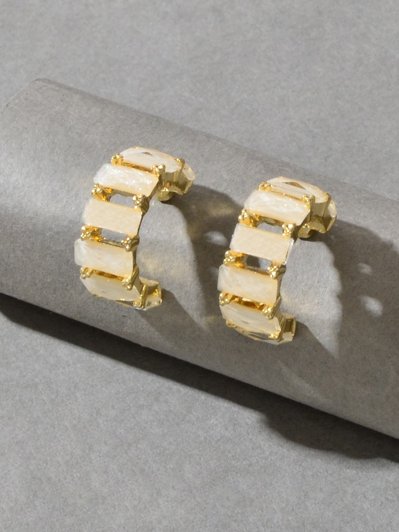 Bông tai vòng bít chi tiết hình vuông - Vàng - Xem 1