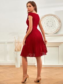 SHEIN Clasi Đầm Thắt lưng Xếp li màu trơn Thanh lịch - Màu Đỏ Sâu - Xem 3