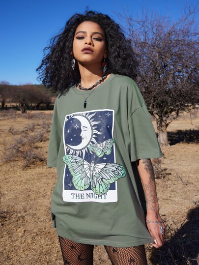 Goth Camiseta amplia con letra luna & con estampado de mariposa